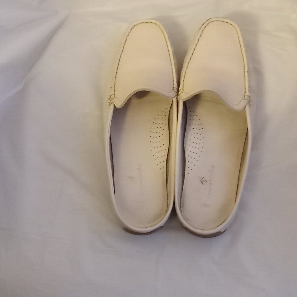 Greenwich Village shoes slip on loaf flat open in the back cream color size 40. - Picture 4 of 7
